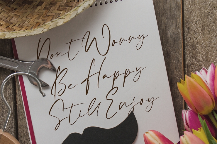 Calvin Fallen字体 3