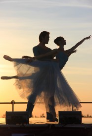 芭蕾舞情侣图片