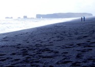 黑色沙滩图片