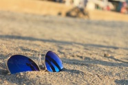 沙滩太阳眼镜图片