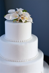 白色奶油婚庆蛋糕图片