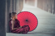 佛教和尚休憩图片