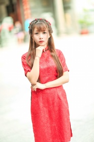 红色旗袍古典美女图片