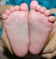 婴儿粉嫩小脚丫图片