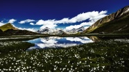 高山湖泊风景图片