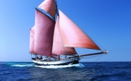 蔚蓝大海三桅帆船图片