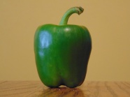 一个绿色青椒图片