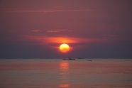 印度尼西亚海上日落图片