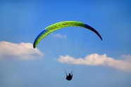 空中滑翔伞图片