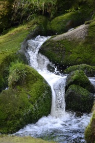 溪流瀑布风景图片