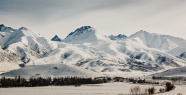 冬天山脉雪景图片