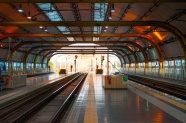 地铁车站站台图片
