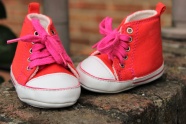 红色婴儿布鞋图片
