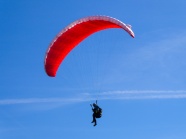 高空降落滑翔伞图片