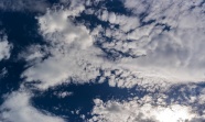 蔚蓝天空浮云图片
