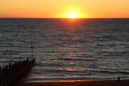 海平面日落景观图片