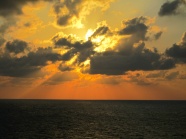 黄昏海平面日落图片