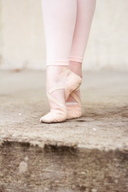 芭蕾舞者腿部特写图片