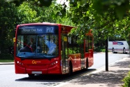 红色公共汽车图片