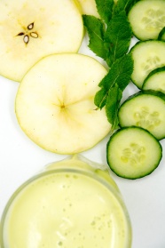 黄瓜苹果蔬果汁图片