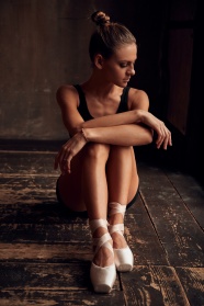 芭蕾女孩唯美人体摄影图片