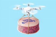 无人飞机和生日蛋糕图片