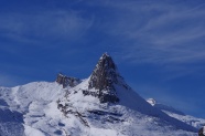 高原山顶雪景图片
