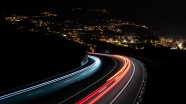 夜晚公路璀璨夜景图片