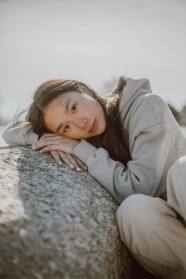 《握住我的手》西班牙