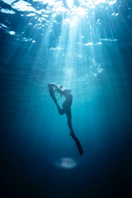 美女水下人体艺术写真图片