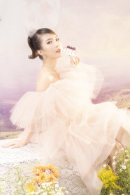 亚洲美女婚纱写真图片