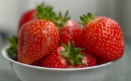 好吃的草莓水果图片