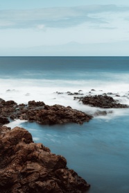 海边海岸礁石风景图片