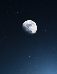 蓝色夜空月亮图片