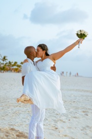 海滩浪漫婚纱摄影图片