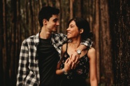 欧美树林情侣写真图片