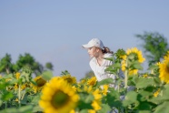 向日葵花海阳光女生图片