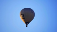 空中冒险热气球图片