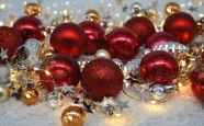 红色圣诞球素材图片