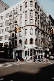 美国纽约曼哈顿十字路口老建筑图片