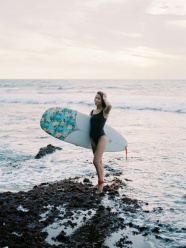海边冲浪美女人体艺术摄影
