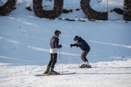 男女双人滑雪运动图片