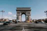 蓝天下的巴黎凯旋门拱门图片