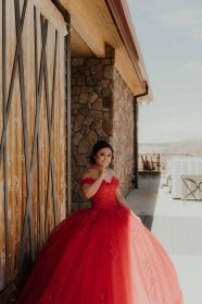 大红色婚纱美女写真图片