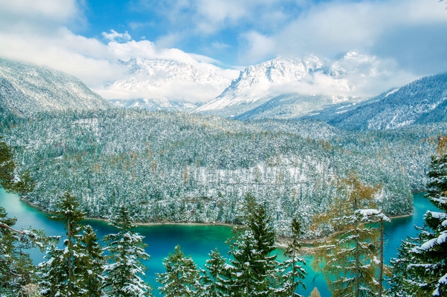 冬季楚格峰雪景图片