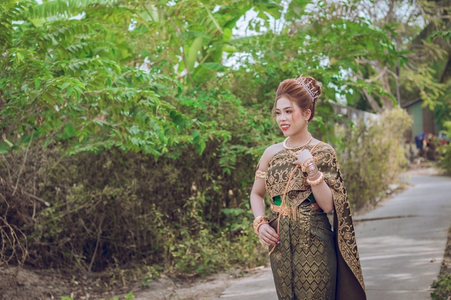 柬埔寨传统服饰美女写真图片