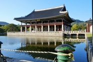 韩国汉城湖古建筑图片