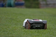 自动化割草机器人图片