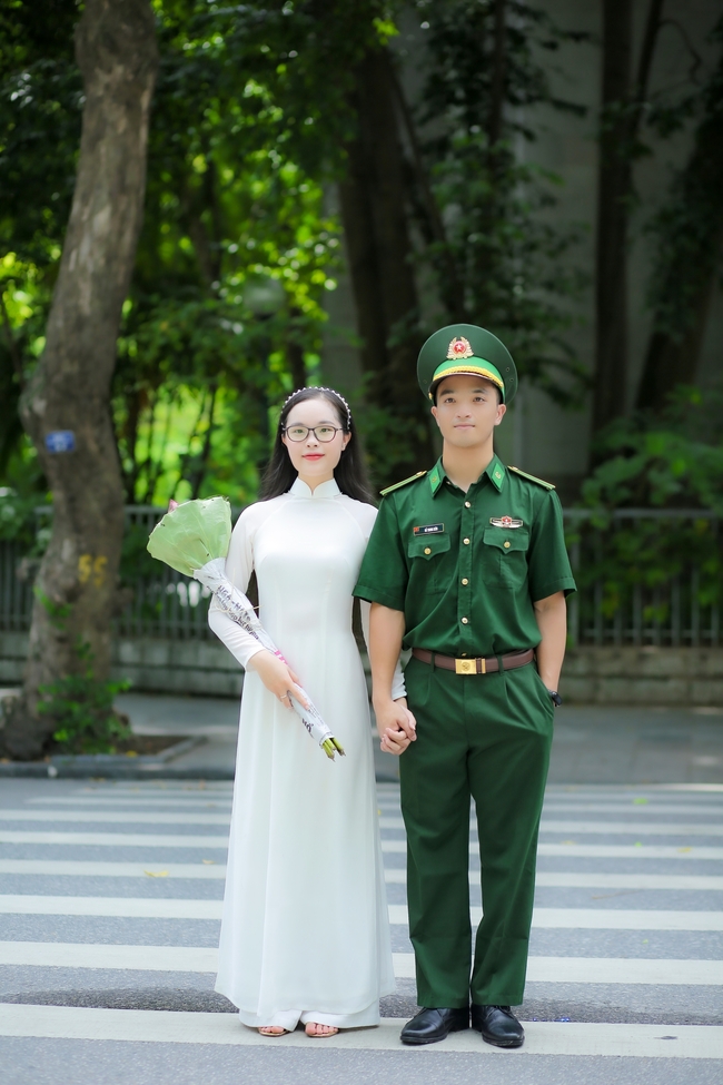 亚洲越南军婚情侣合照图片