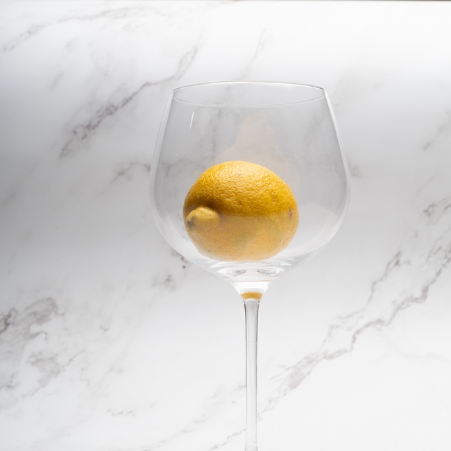 透明玻璃杯柠檬图片